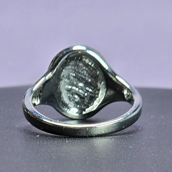 Silvery Orchid‎ Engraved Oval Signet Ring Size 8 (NWOT) - Picture 5 of 7